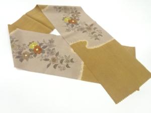 未使用品　金通し絞り椿模様刺繍半衿